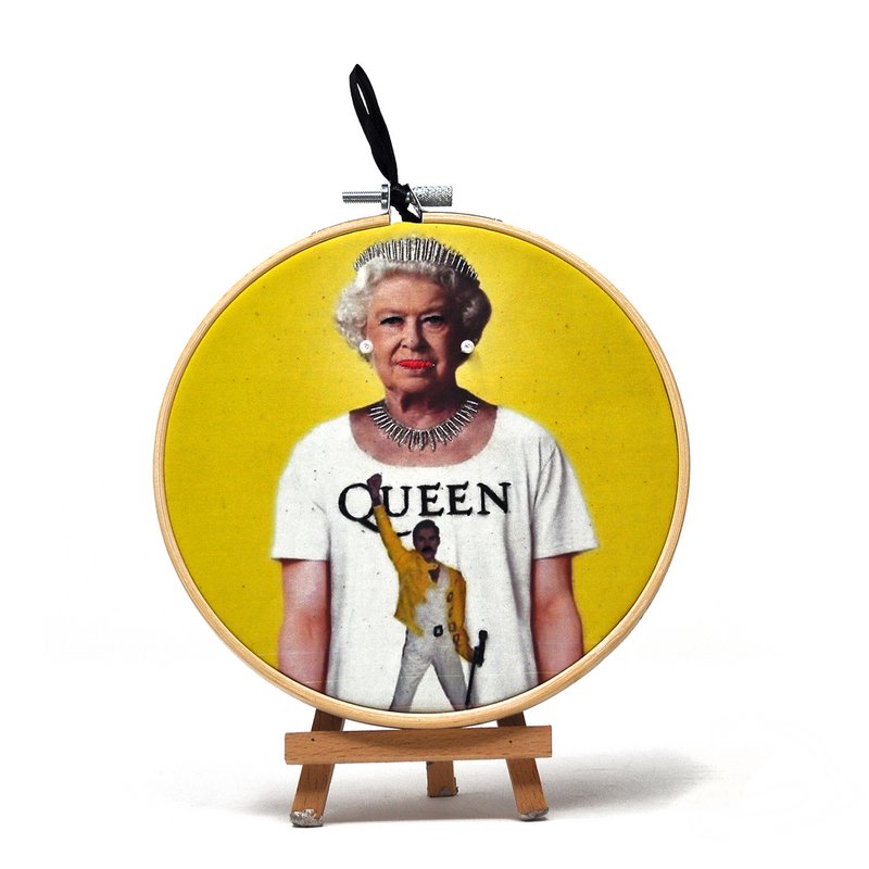 Art mural cerceau de broderie fait main - Reine Elizabeth II - Décoration murale textile 15cm