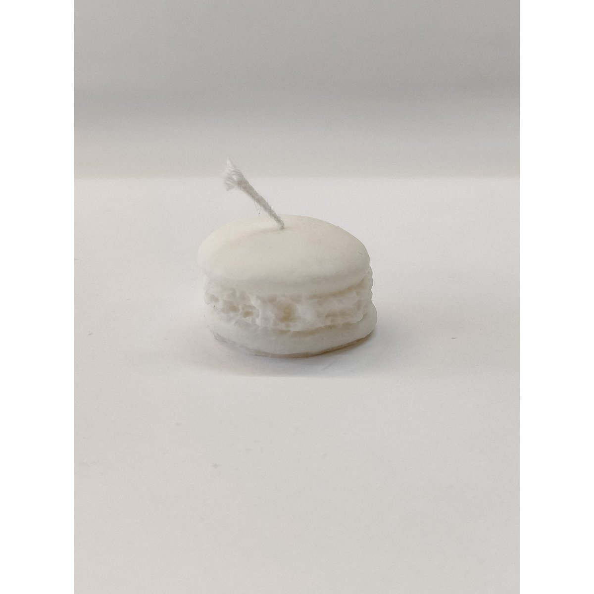 Macaron candle