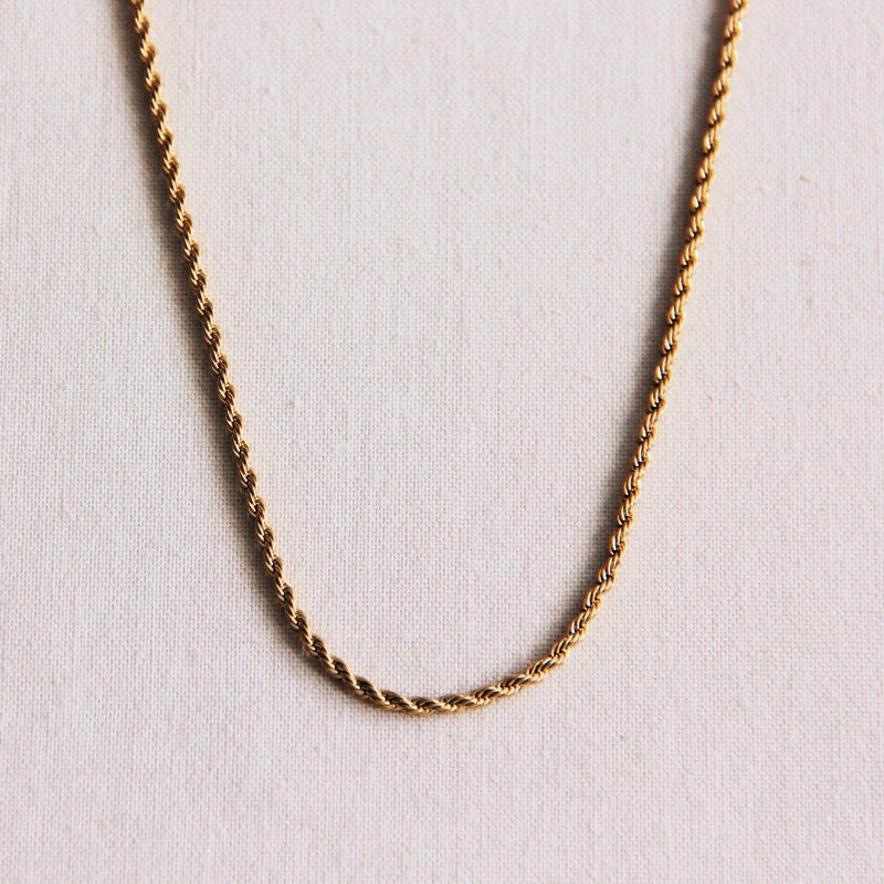 Collar trenzado de acero inoxidable – dorado