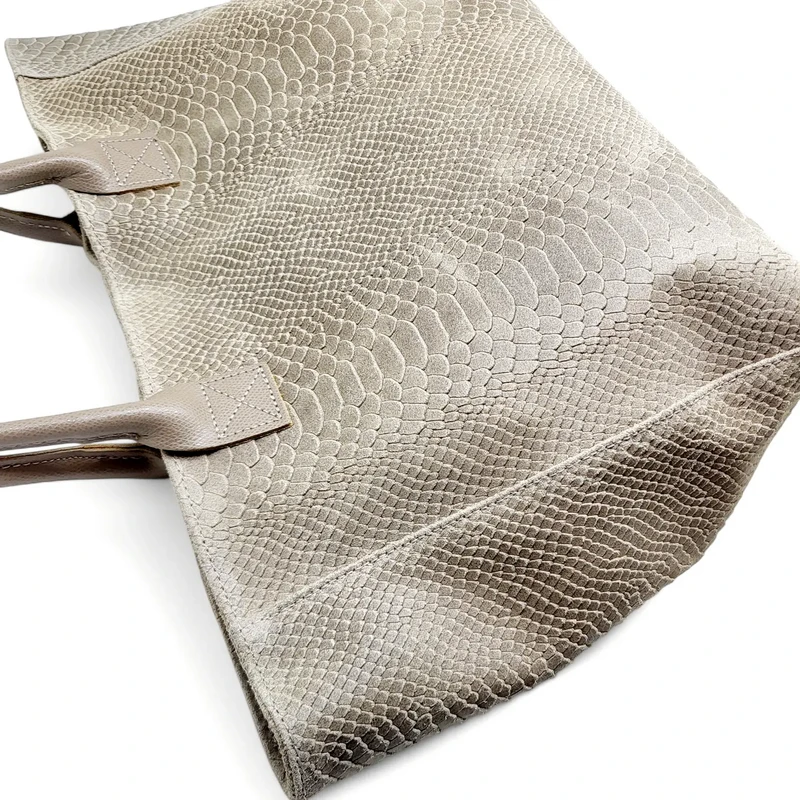 LOLA – Sac en cuir italien embossé python – Taupe