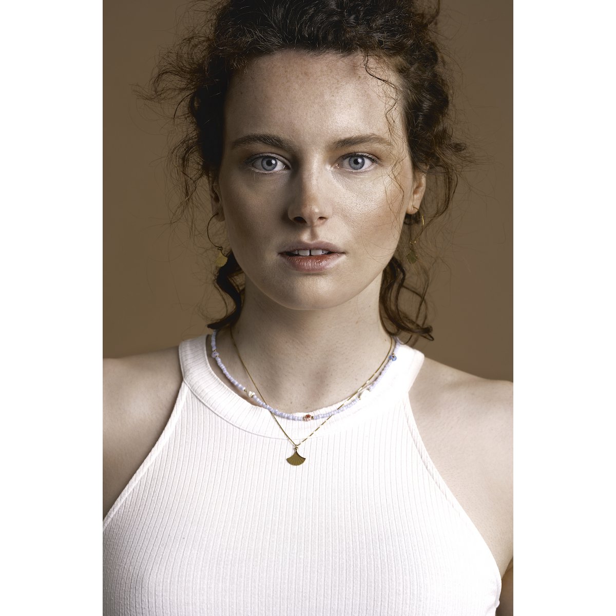Chaîne dorée de haute qualité avec pendentif feuille de ginkgo