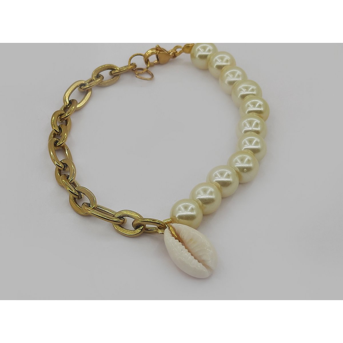 %2376 Cowrie shell pearl bracelet