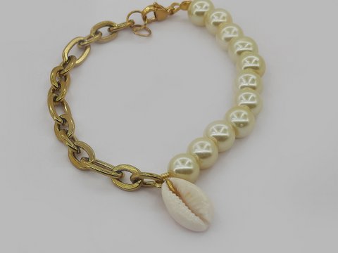%2376 Armband aus Kauri-Muschelperlen