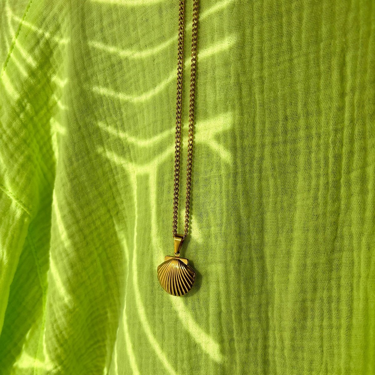 Seashell Secret Keeper – Guld Shell halskæde
