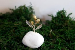 Dekorative Olivenzweig-Goldskulptur, handgefertigte Baumstatue für Wohndekoration, einzigartiges Geschenk, vergoldetes Messing, minimalistisches Design