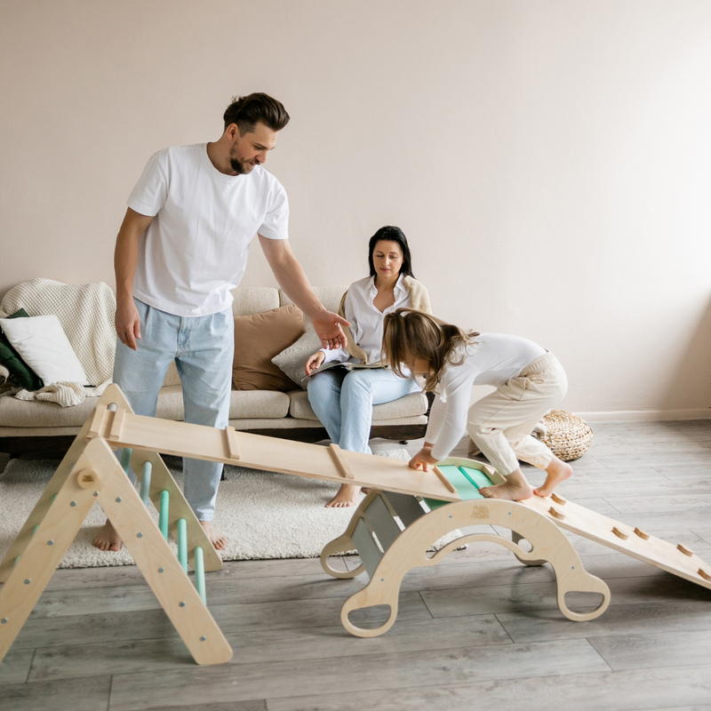 Großes Set - Pikler Dreieck + 2 Rutschen/Kletterleitern + Balancewippe