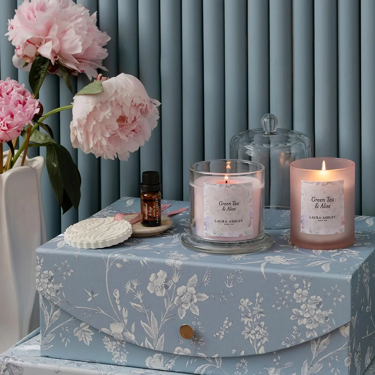 Duftlys Laura Ashley Grøn Te & Aloe i gaveæske - 200g