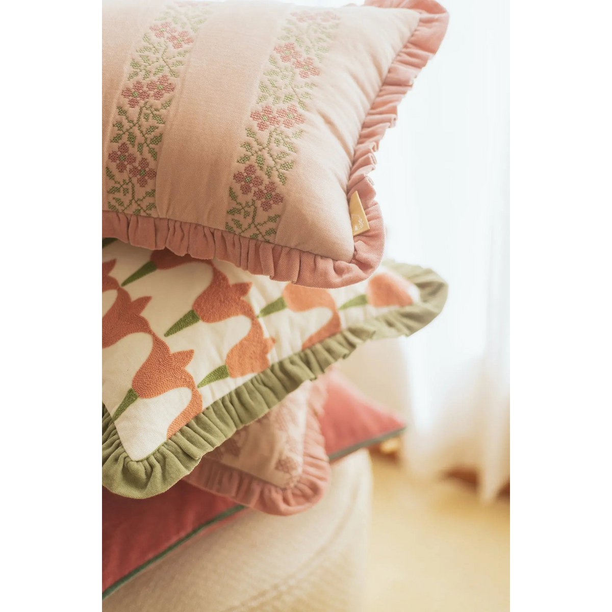 Kussenhoes | Heather Baby Pink Cross Stitch langwerpige kussenhoes van Sanctuary Living