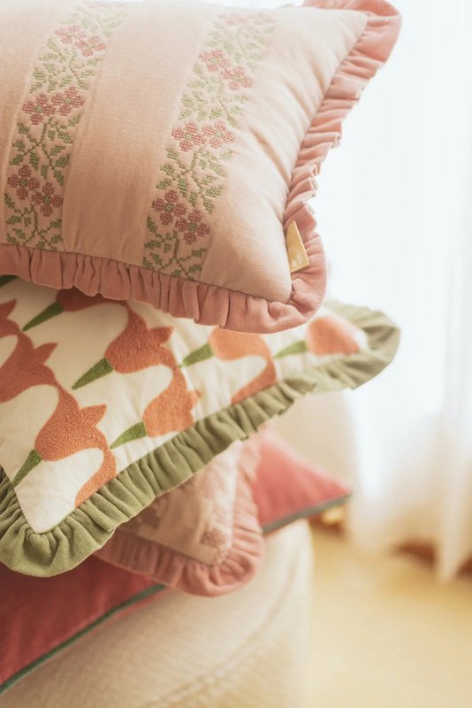 Kussenhoes | Heather Baby Pink Cross Stitch langwerpige kussenhoes van Sanctuary Living