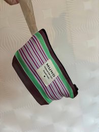 Handgefertigter recycelter Nylonbeutel