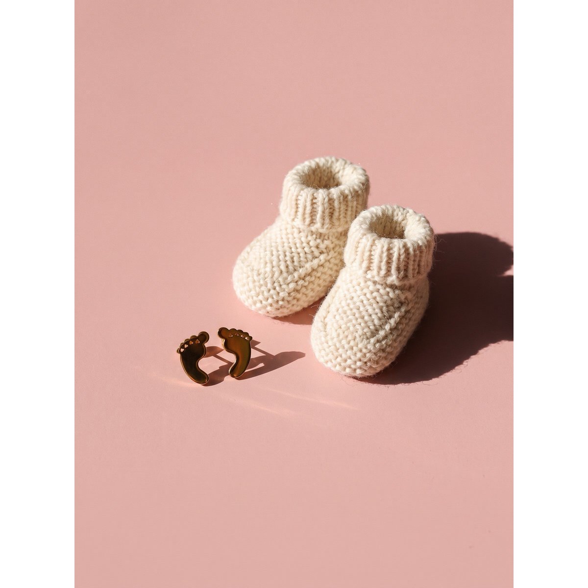 Bebe - Pendientes con forma de pies de bebé para mujer
