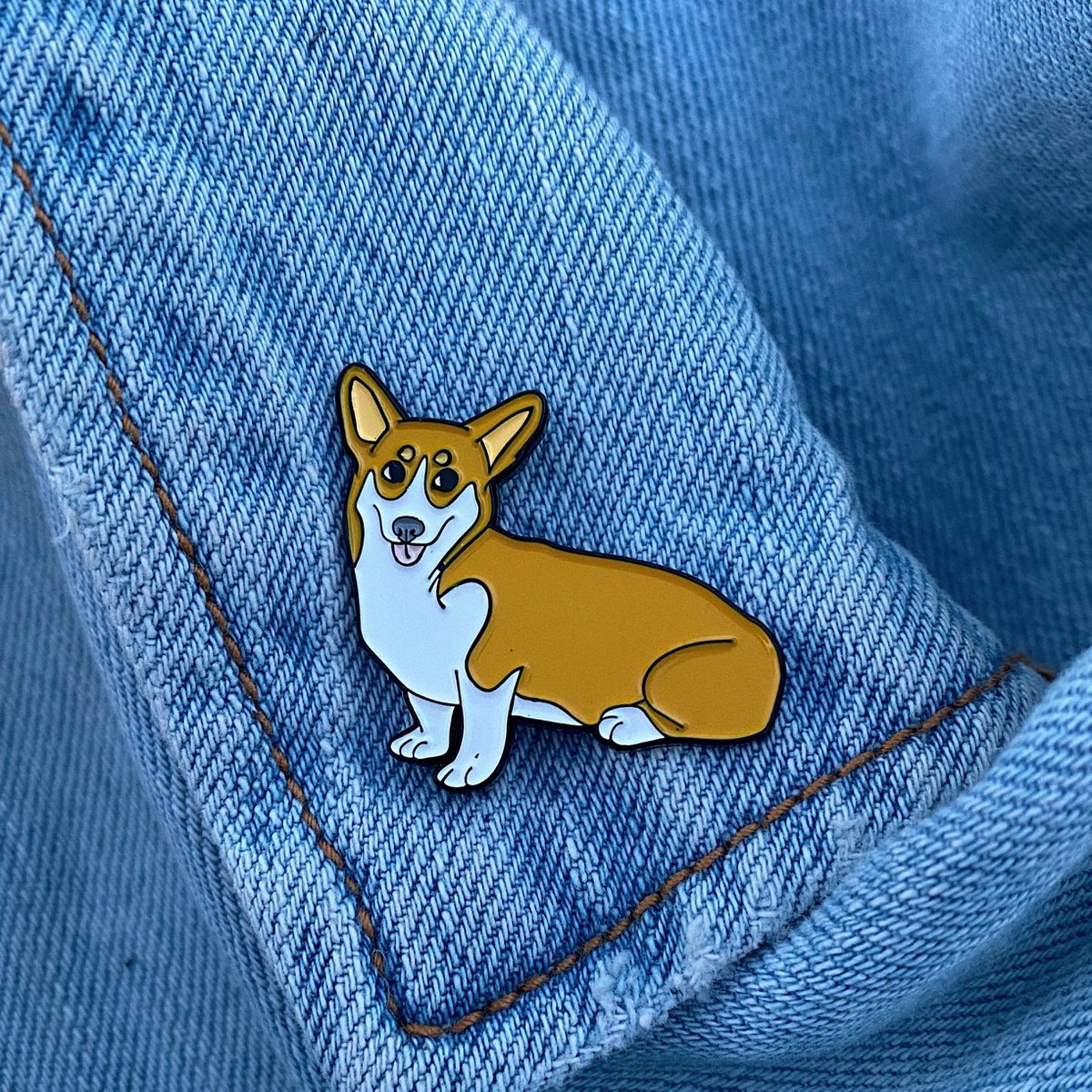 Enamel Pin "Queen's Corgi"