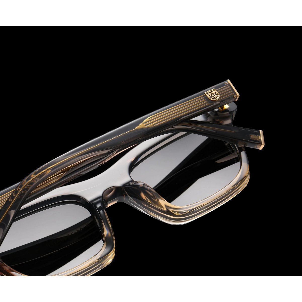 Walton et Mortimer NO. 54 : Lunettes de soleil grises transparentes "Inferno"