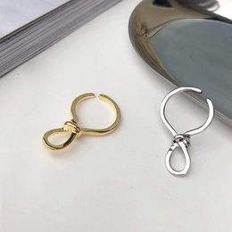 Polsino auricolare con nodo minimalista: pezzo unico