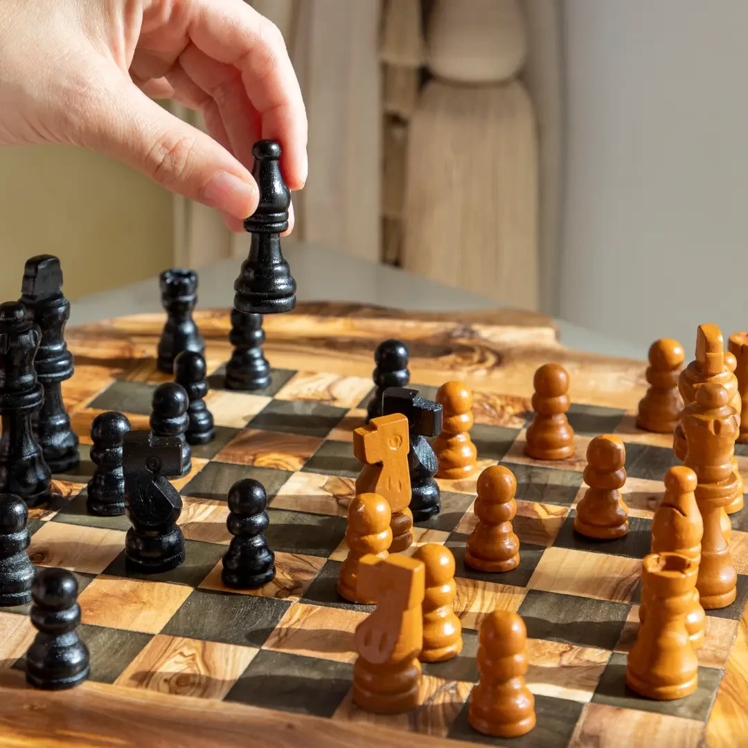 Olive Wood Chess Set with Irregular Rustic Board – Handcrafted Rustic Elegance