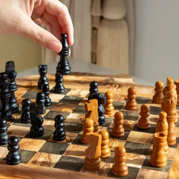 Olive Wood Chess Set with Irregular Rustic Board – Handcrafted Rustic Elegance