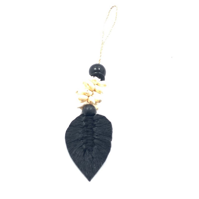 Pendentif cauri feuille