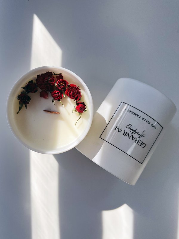 Geranium aromatherapy candle