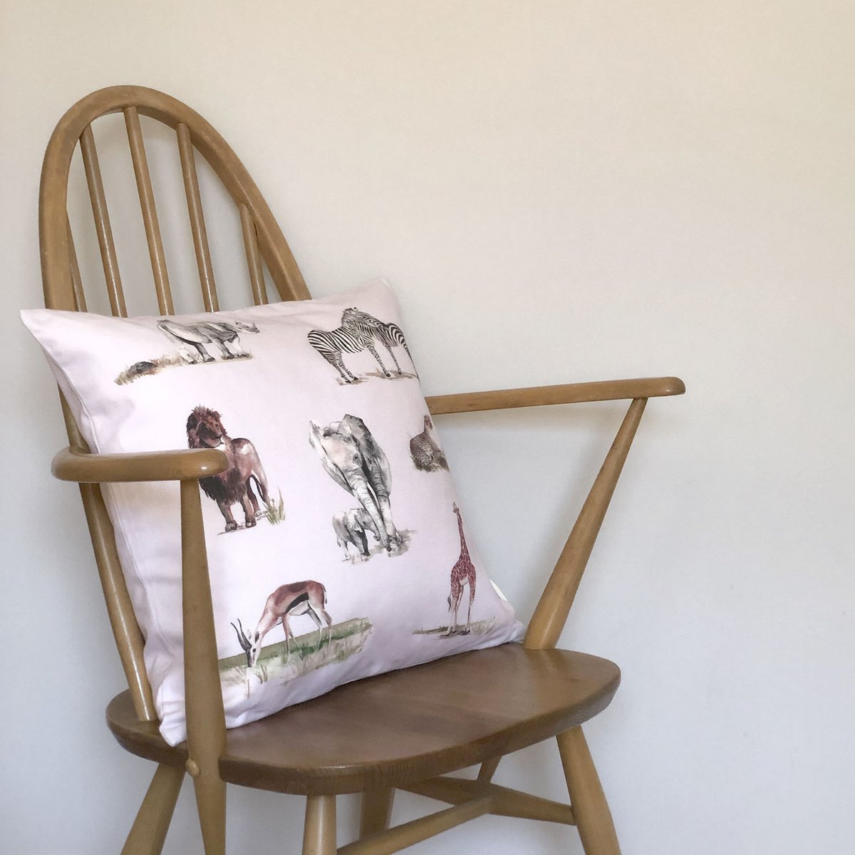 Cojín infantil con estampado de animales de Safari