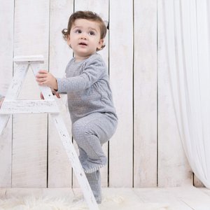 OrganicEra Bio-Schlafanzug für Babys mit Füßen, Grau
