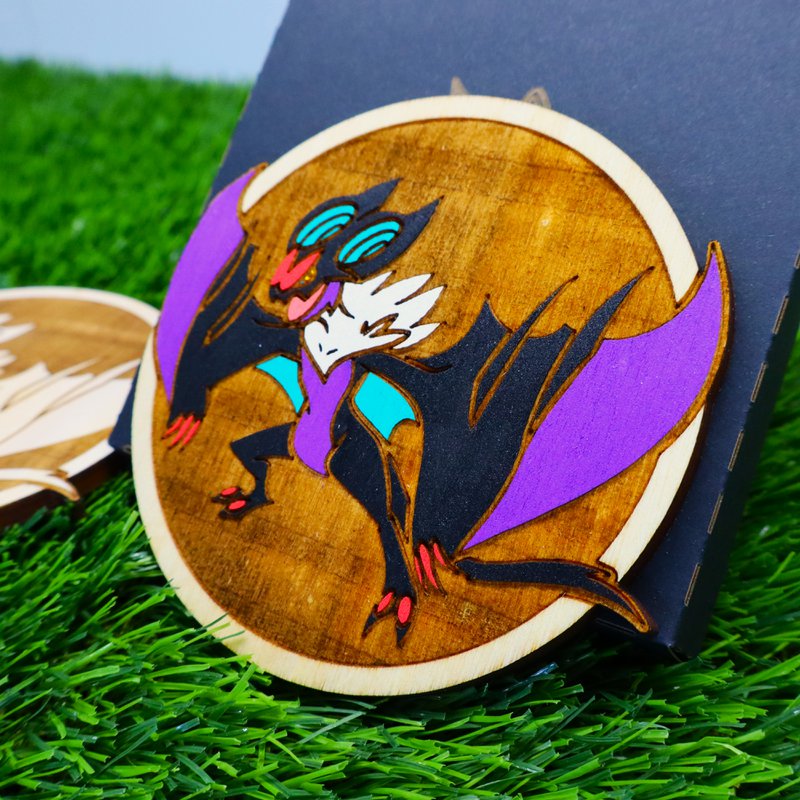 Hölzerne farbenfrohe Pokémon -Untersetzer, Noivern, Geek Dekor, Nerd Room Anime Fan Geschenke Hauswarming