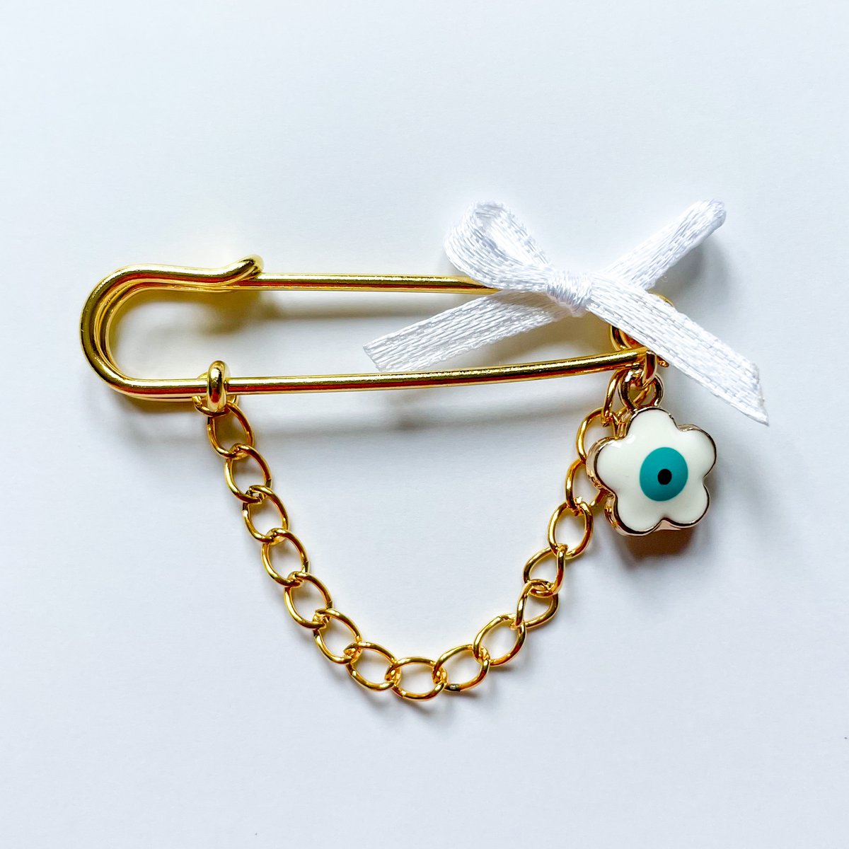 Pin lykkeamulet som gave til fødsel med Evil Eye i hvid og kæde
