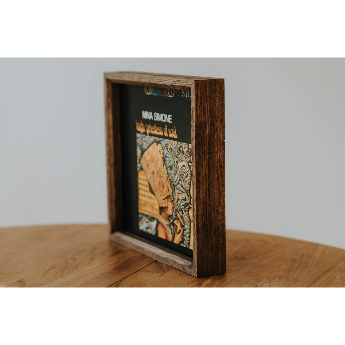 Frame di quercia artigianale per display di album in vinile, arredamento musicale elegante e regalo ideale per gli appassionati