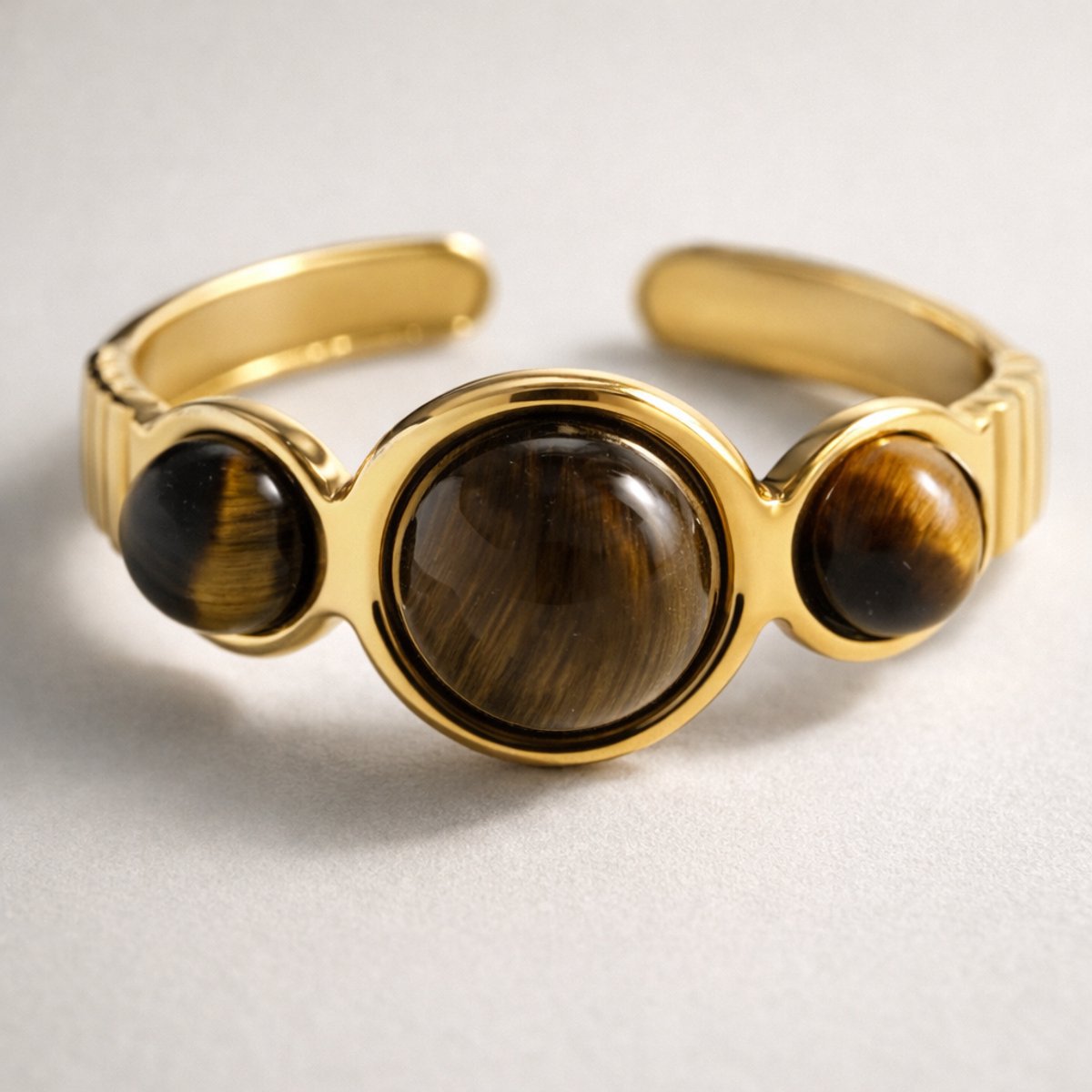 Orion – Verstelbare Statement Ring met Tijgeroog – Goudkleurig