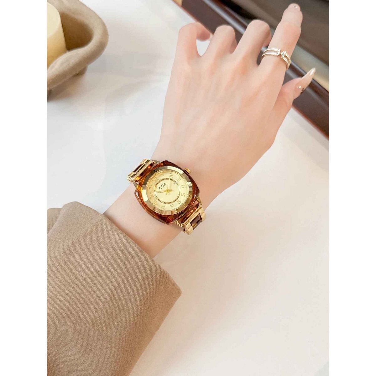 Mindu - Square Statement Retro Women's Watch