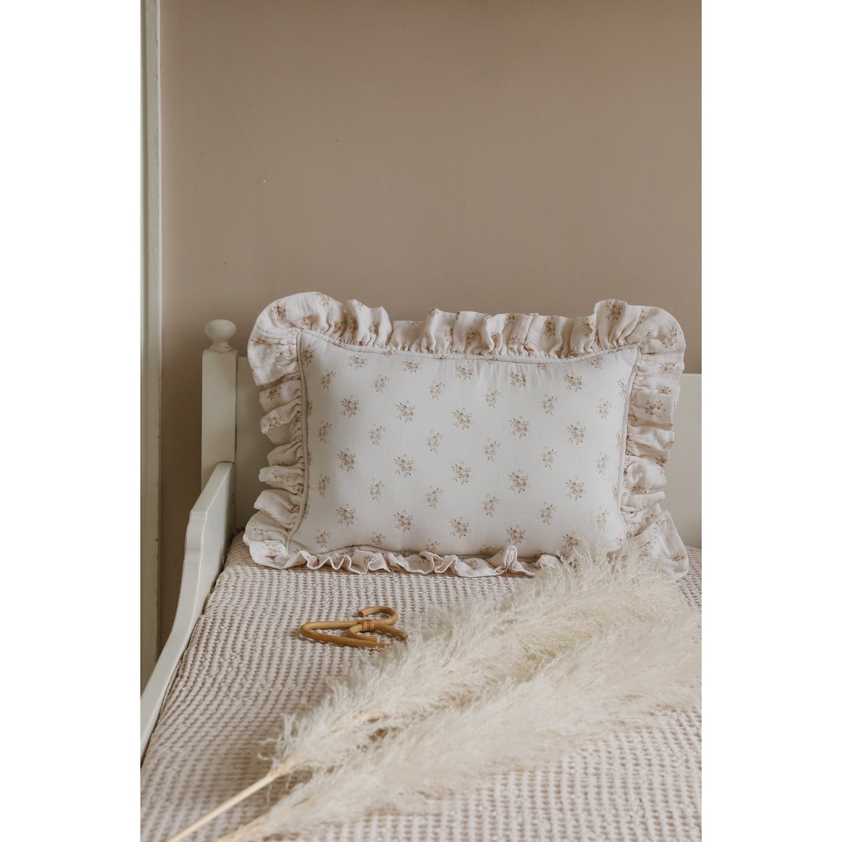 Coussin décoratif en mousseline à volant "Boho Flowers"