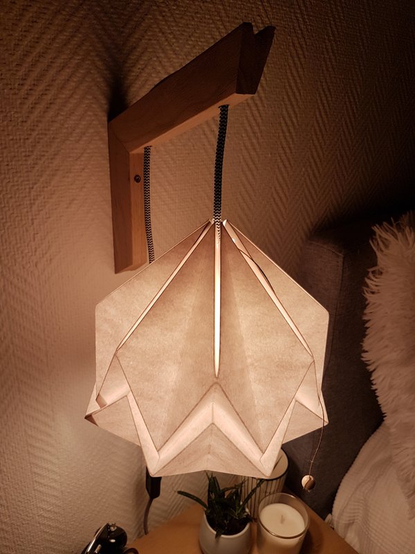 Drewniana lampa ścienna i zawieszenie Origami Design z papieru