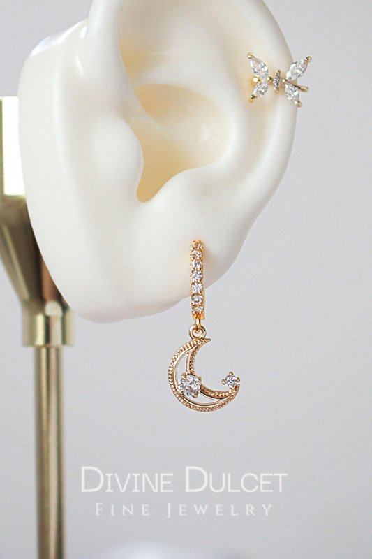 Boucles d'oreilles créoles lune en zircone cubique 24 carats