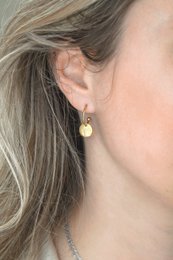 Ohrringe mit Halbmond-Gravur – Gold