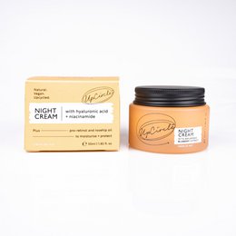 Moisturizing night cream with hyaluronic acid and niacinamide for hydrated, nourished skin.
