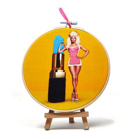 Handgefertigte Stickrahmen-Wandkunst – Queer Collection – Textile Wanddekoration (15 cm)