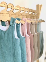 Soft, breathable organic muslin sleeping bag for newborn baby. 100% certified cotton, cozy wrap for comfortable sleep.