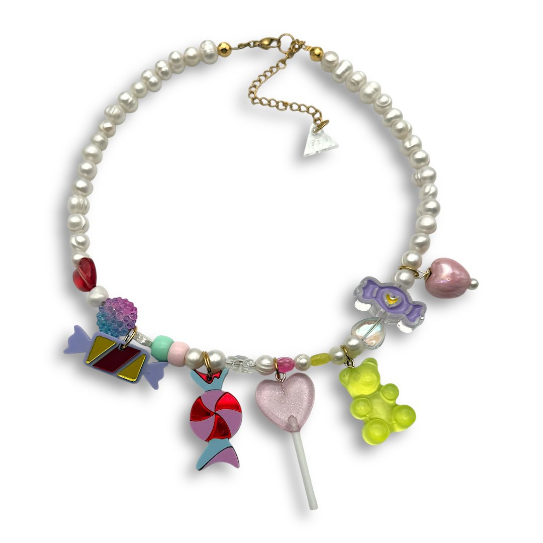 Candylicious ketting - Zoetwaterparels en plexiglas snoepbedels