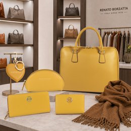 RB1082GAR | Schlüsselanhänger mit Herzanhänger, hergestellt in Italien aus echtem genarbtem Dollar-Leder. Senffarbe