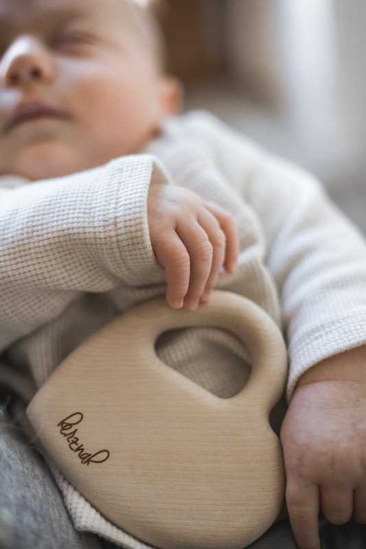 Baby rangle gribe legetøj "tæt på hjertet" | træ rangle | Babylegetøj lavet af egnstræ | baby rangle | Lydlegetøj fra 1 år | 100% lavet i Tyskland
