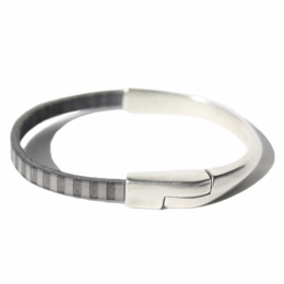 AMACAYACÚ (bedrukte) lederen armband met magnetische sluiting