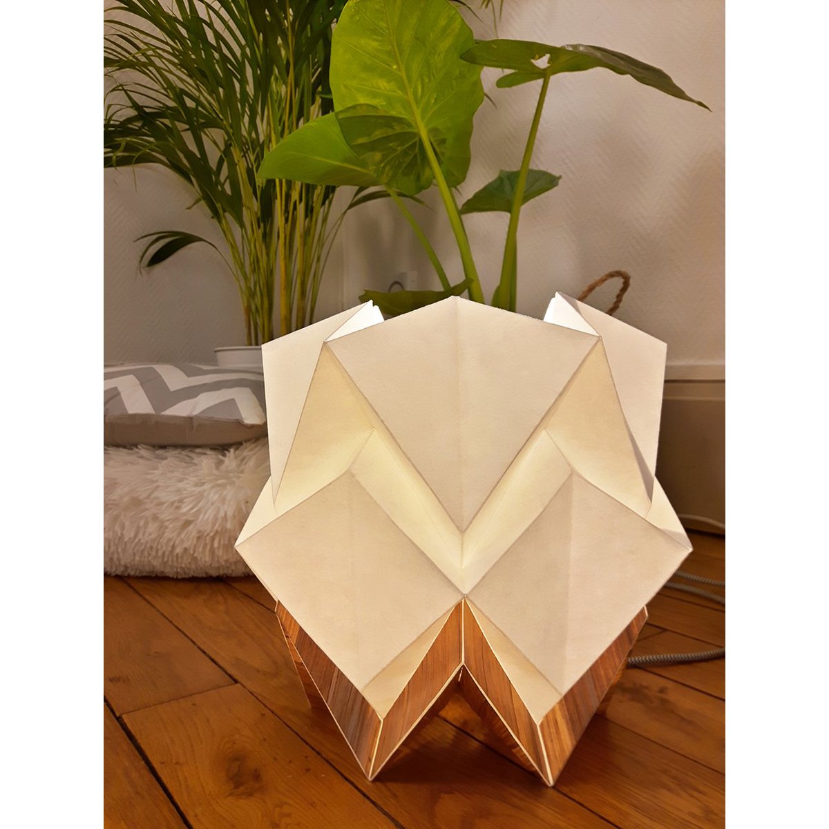 Lámpara de mesa Origami en ecomadera y papel - talla M