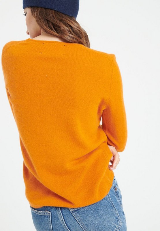 LILLY 2 Pompoenoranje kasjmier trui met V-hals