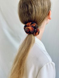 Scrunchie - Jacquard di fiori scuri - Riciclato
