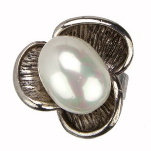 Mother of pearl ring