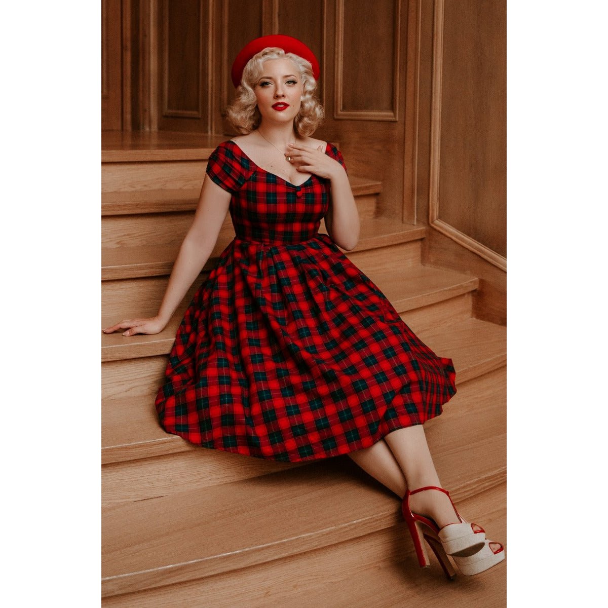 Robe de swing d'épaule d'étoile de l'UE en tartan rouge