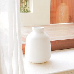 Jarrón decorativo redondo pequeño blanco para flores secas o frescas, fundido a mano de arcilla con BAWA