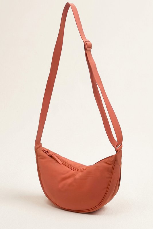 Bolso media luna con bandolera de nailon