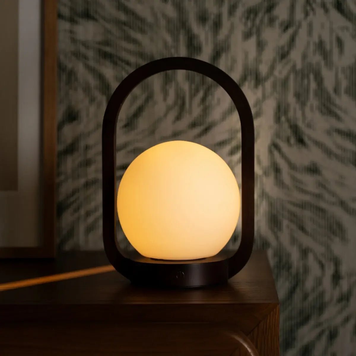 Skye dunkelbraune wiederaufladbare Holzlampe