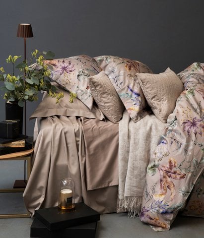 Satijnen beddengoedset Flora Costera Almond