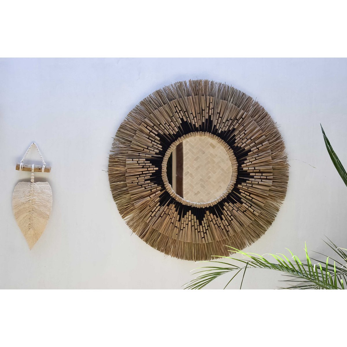 Miroir en jonc de mer avec détails en macramé - Ambon Noir ø60cm